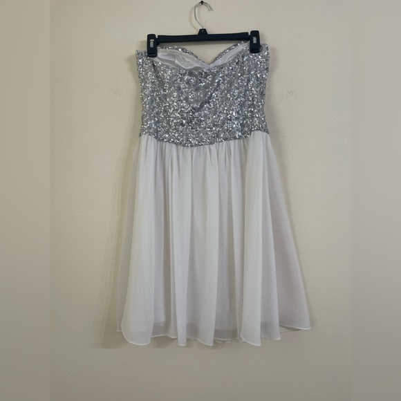 A. Drea stapless juniors dress - Picture 3 of 4